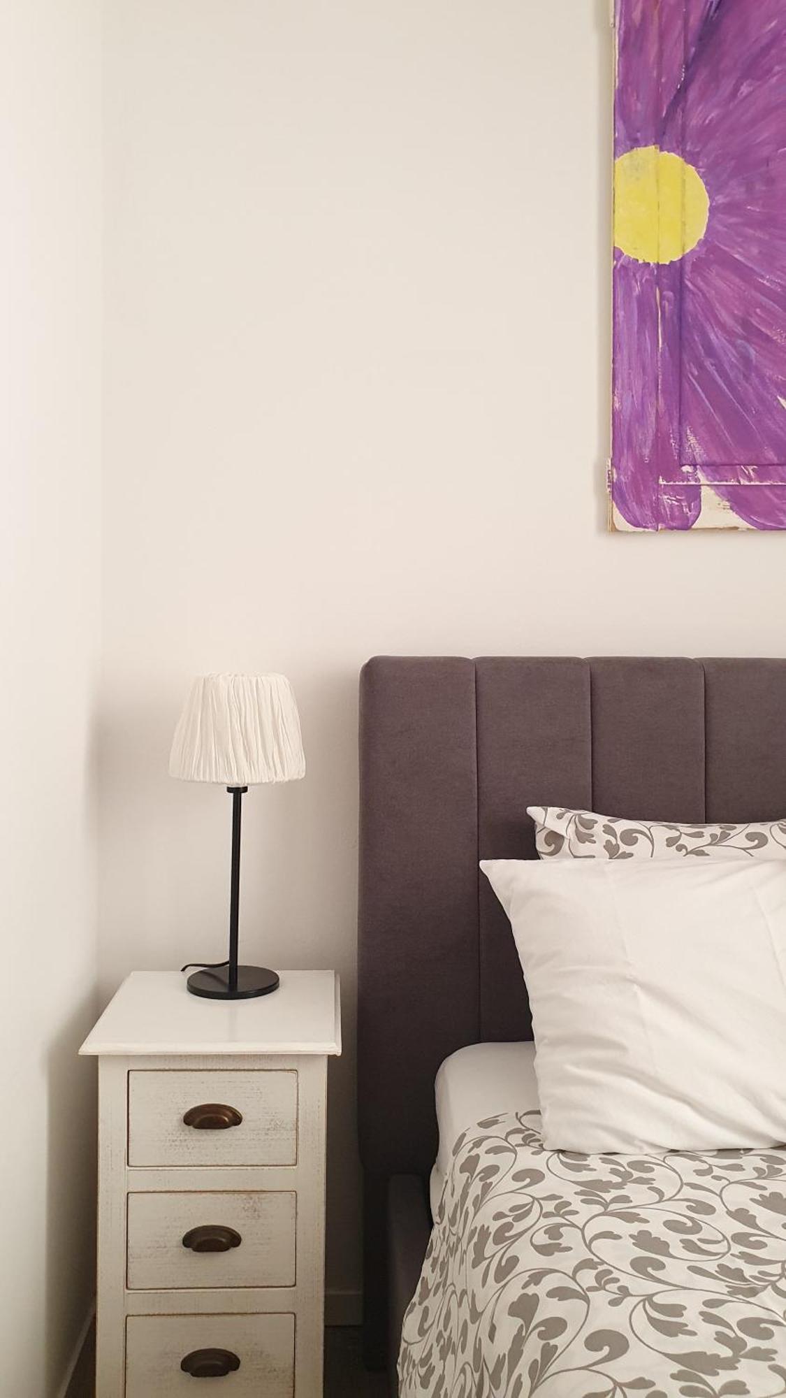 Apartment Artist *